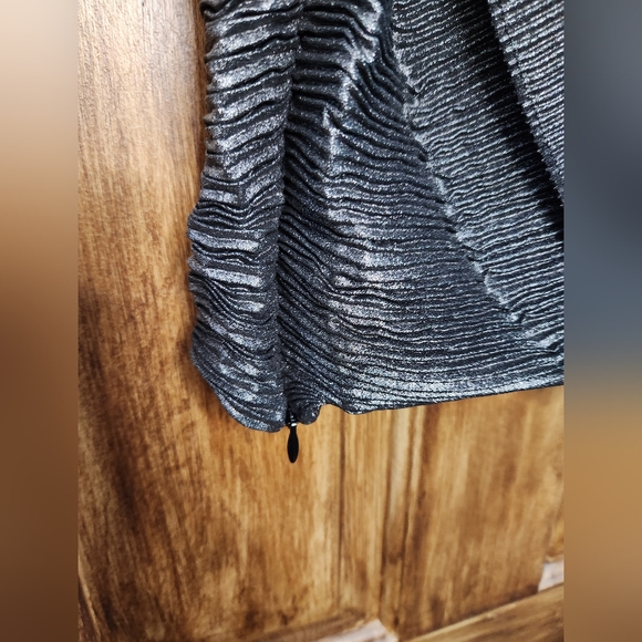 ✨️Final Price✨️NWT Express Metallic Pleated Bow Back Cropped Cami - Picture 6 of 9